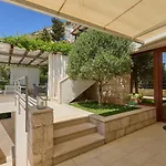 Villa King